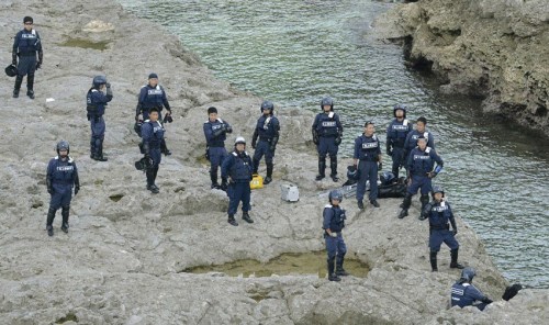 數(shù)十名日本警察非法登釣魚(yú)島 數(shù)十名日本警察非法登釣魚(yú)島