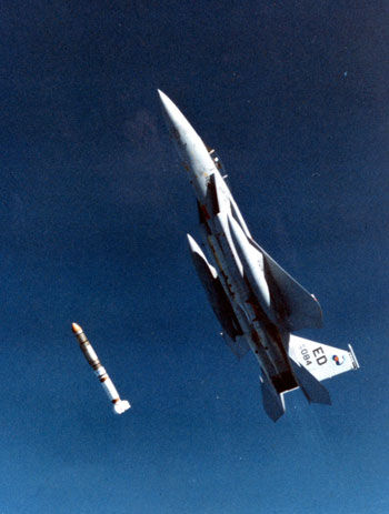 �����ķ��l�Ǽ��g�lչ���h���D��F-15�l��ASM-135���l�ǌ�����