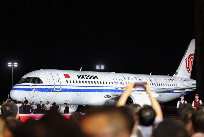 國(guó)航、南航接收首架C919飛機(jī)