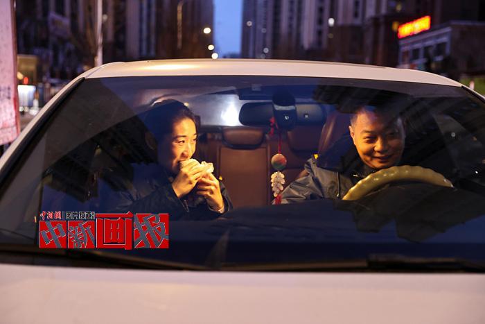 這對(duì)列車長(zhǎng)夫妻：春運(yùn)中的“南來(lái)北往”