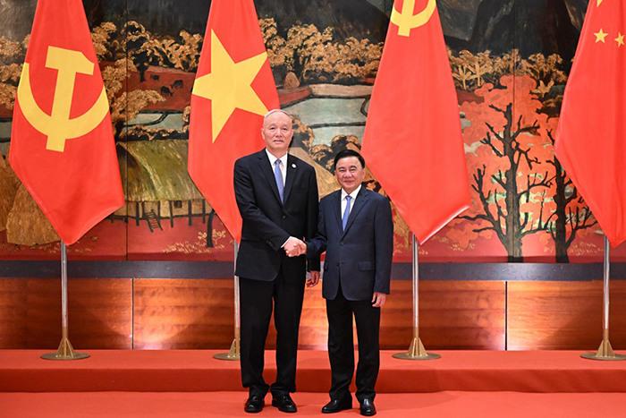 蔡奇同越共中央政治局委員、中央書(shū)記處常務(wù)書(shū)記陳錦繡舉行會(huì)談