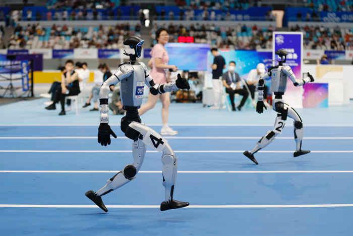 世界人形機器人運動會：“百米飛人”激戰