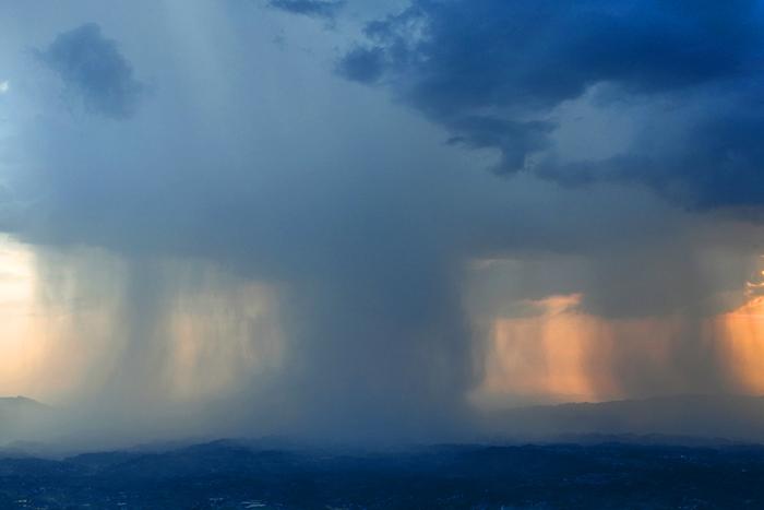 重慶永川上空現“雨幡”景觀
