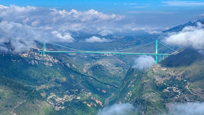 世界第一高橋貴州花江峽谷大橋建成通車