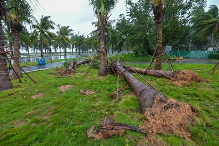 強臺風(fēng)“麥德姆”攜強風(fēng)雨影響海口