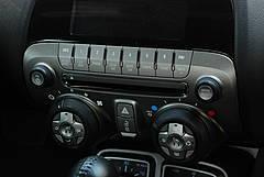 復古的美式美感 雪佛蘭Camaro內飾詳解