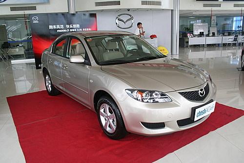 馬自達 新Mazda3 右前45度