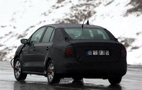 國產(chǎn)的樣版 大眾新POLO三廂版首次曝光 汽車之家 國產(chǎn)的樣版 大眾新POLO三廂版首次曝光 汽車之家