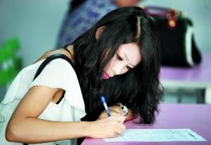 ǧ�f�������H�Ɍ�����1500����Ů�Ԉ�(b��o)��(�M�D)