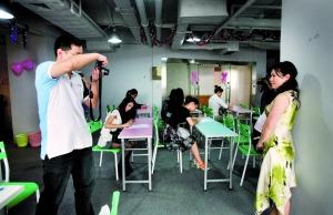 ǧ�f�������H�Ɍ�����1500����Ů�Ԉ�(b��o)��(�M�D)