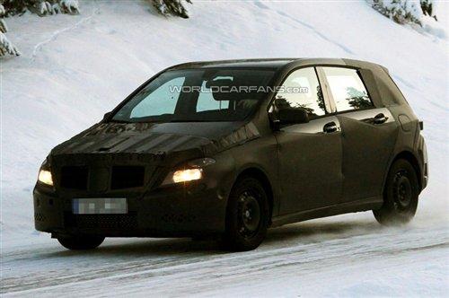 2011年發布 新一代奔馳B級雪地路試曝光 汽車之家 2011年發布 新一代奔馳B級雪地路試曝光 汽車之家