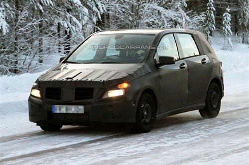 2011年發布 新一代奔馳B級雪地路試曝光 汽車之家 2011年發布 新一代奔馳B級雪地路試曝光 汽車之家