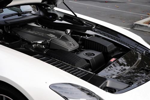 經典重現 海外試梅賽德斯-奔馳SLS AMG