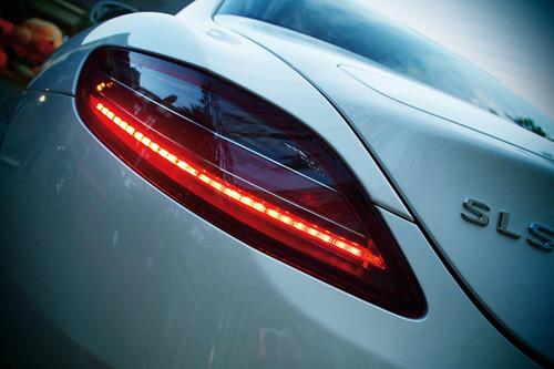 經典重現 海外試梅賽德斯-奔馳SLS AMG