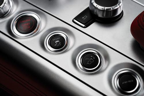 經典重現 海外試梅賽德斯-奔馳SLS AMG