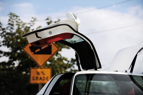 經典重現 海外試梅賽德斯-奔馳SLS AMG