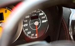 ����ײ���� �W��R8����������Scuderia