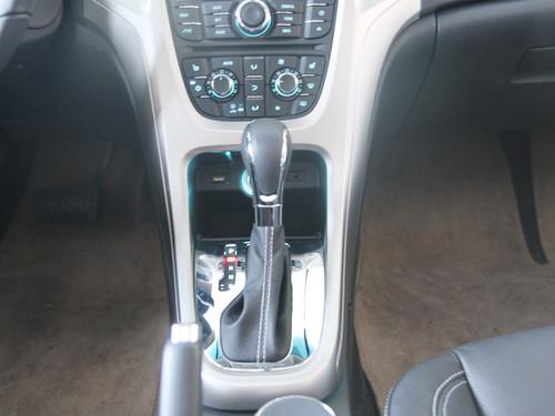 實拍運動性感兩廂車 靜態體驗別克英朗