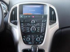 運(yùn)動(dòng)選誰 別克英朗對(duì)比福特福克斯兩廂