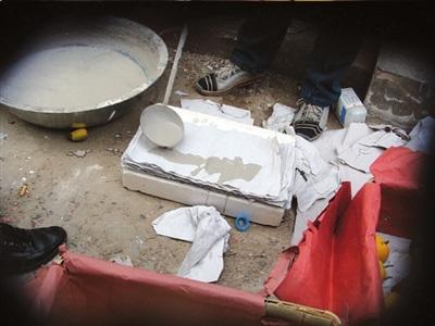 商販用生石灰兌藥水捂熟生芒果(組圖)