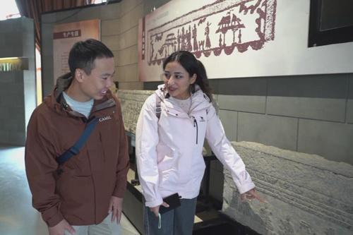 【2025打卡中國】“兩漢”都有哪些事兒？埃及博主邀您跨時空“擼串”！