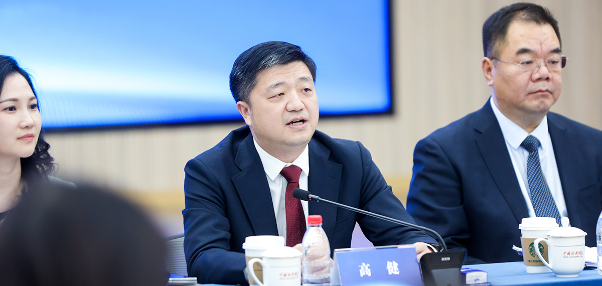 國(guó)家發(fā)改委國(guó)際司副司長(zhǎng)高健：助力美在華跨國(guó)企業(yè)更好融入新發(fā)展格局<p>    高健強(qiáng)調(diào)，中國(guó)擴(kuò)大高水平開(kāi)放的決心不變。中國(guó)政府一如既往歡迎包括美國(guó)企業(yè)在內(nèi)的各國(guó)企業(yè)來(lái)華發(fā)展、在華發(fā)展。<p>