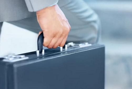 將涉密文件帶回家遭“好友”偷拍傳至境外 國安機關披露多起失泄密案件