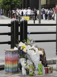 日本秋葉原血案5周年民眾赴事發(fā)現(xiàn)場(chǎng)獻(xiàn)花祈福