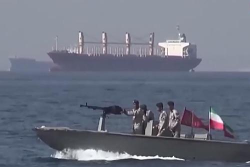 伊朗軍方：一艘伊朗油輪突破封鎖 安全進入伊朗水域