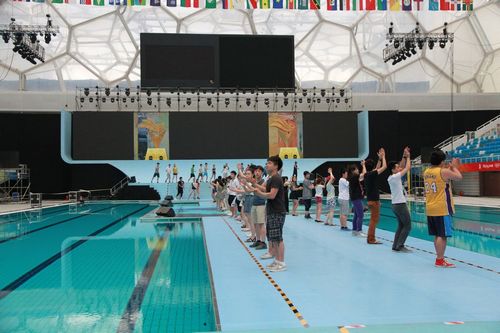 “水立方杯”華裔青少年中文歌賽頒獎典禮進行彩排