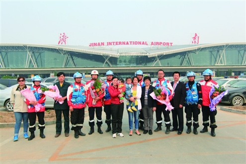 民間救援隊談震區經歷:志愿者無經驗遇滾石亂跑