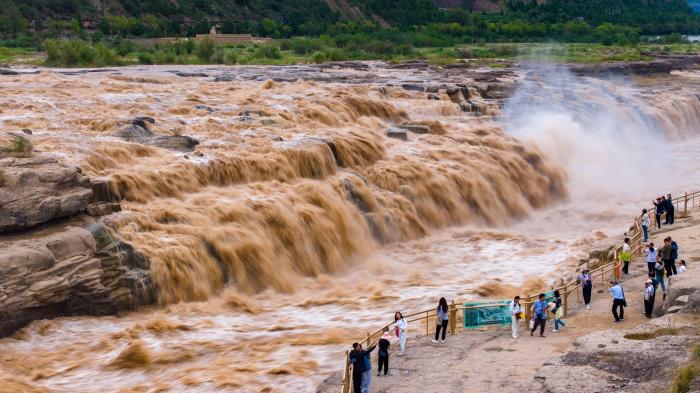 壺口瀑布現金黃色瀑布群
