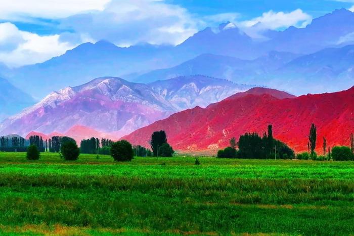 新疆溫宿：夏日塔村風景如畫引游客