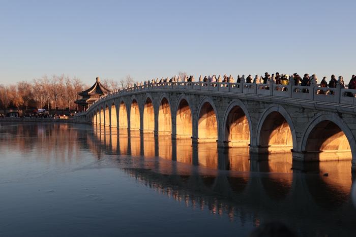 北京頤和園“金光穿洞”景觀引游人