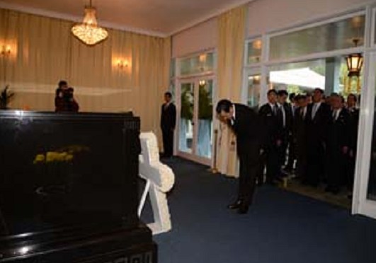 蔣經國逝世25周年馬英九吳敦義赴頭寮謁陵(圖)